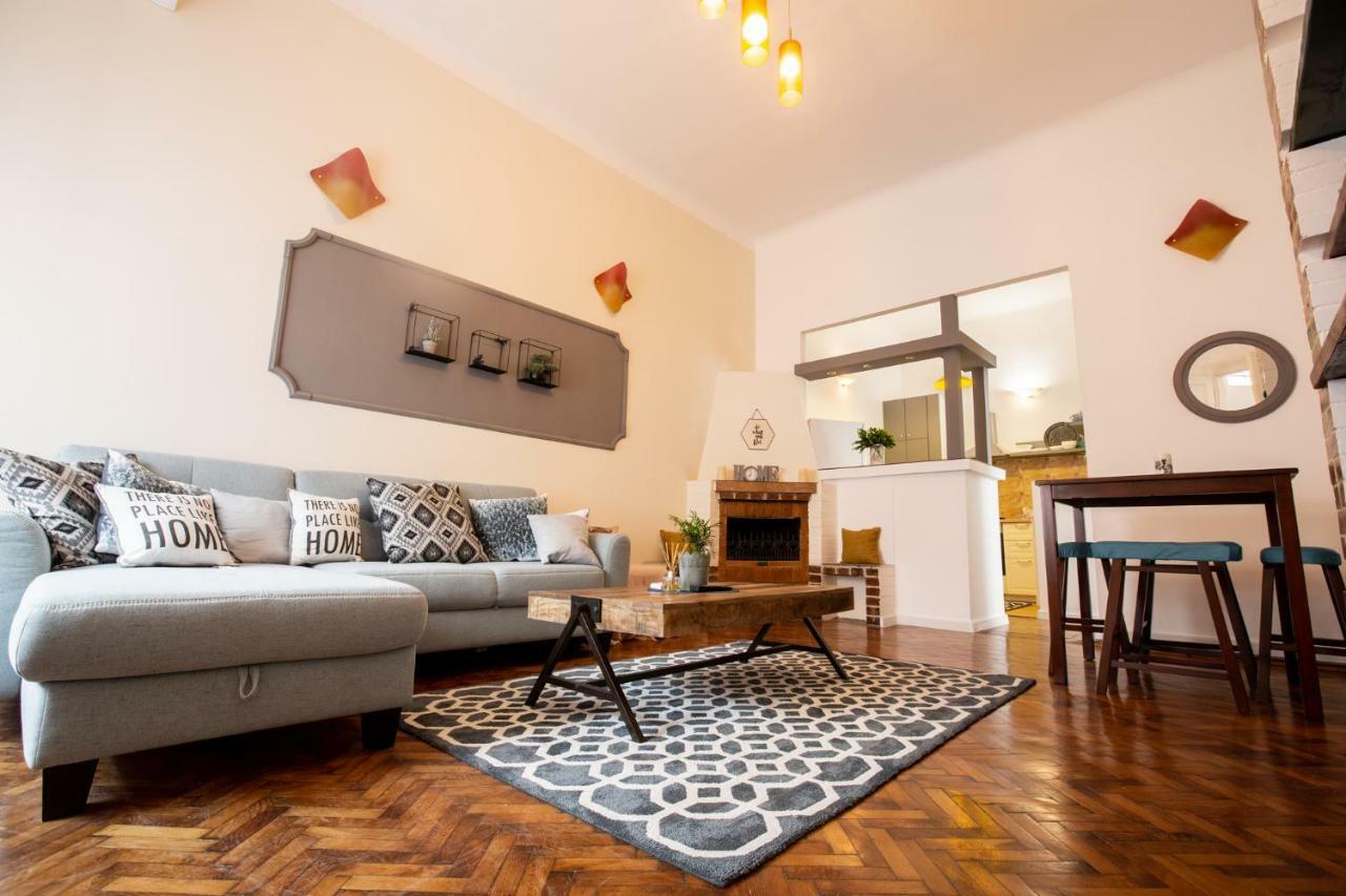 Art Downtown Alecsandri St Luxury Apartment Oradea Bagian luar foto