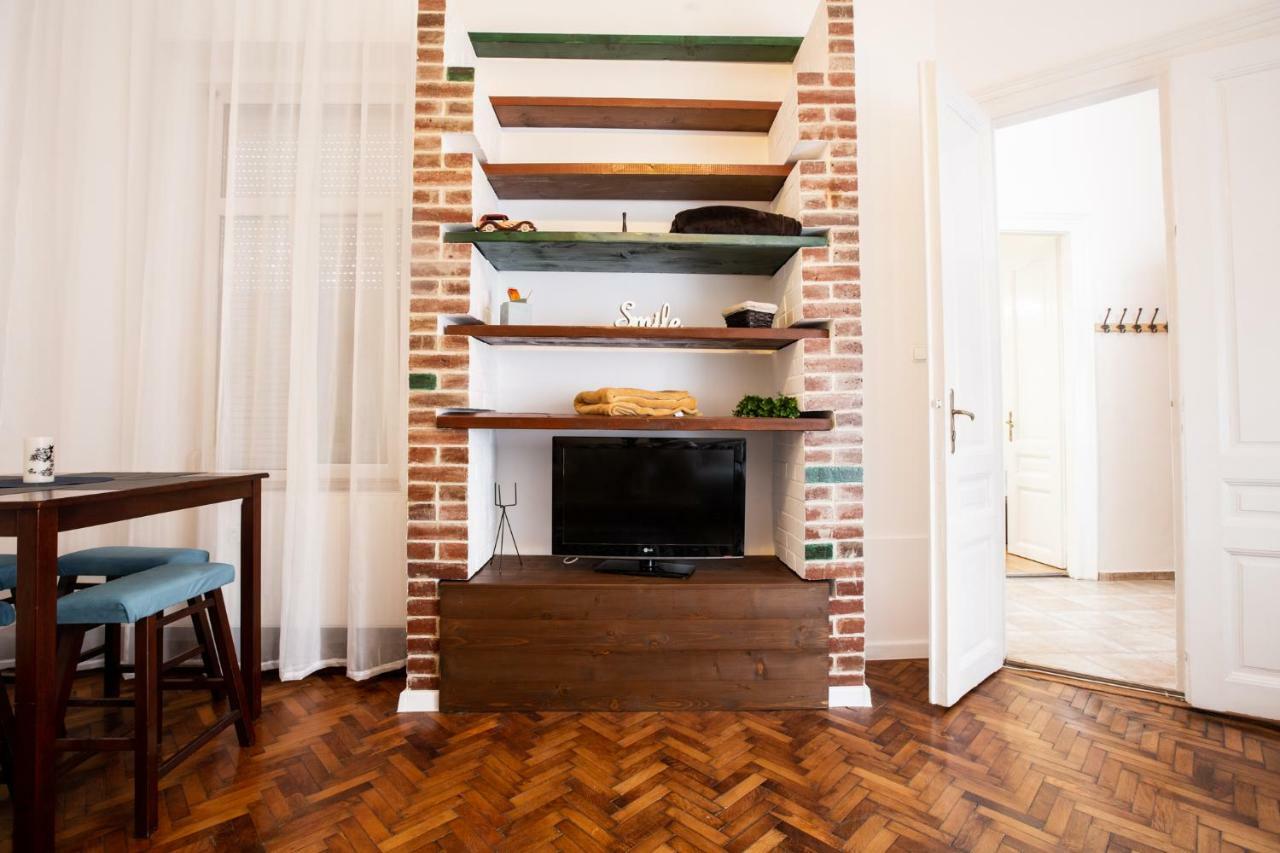 Art Downtown Alecsandri St Luxury Apartment Oradea Bagian luar foto